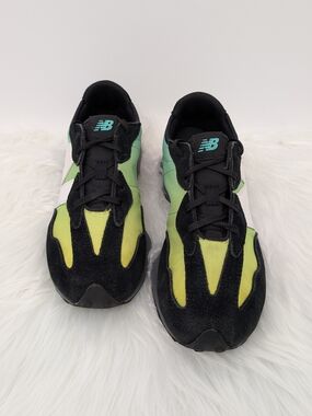 New Balance 327 'Summer Jade Black' Retro Running Shoes